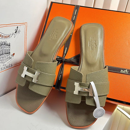 HM 26S ORAN SANDALS IN OLIVE BROWN EPSOM CALFSKIN SILVER HARDWARE