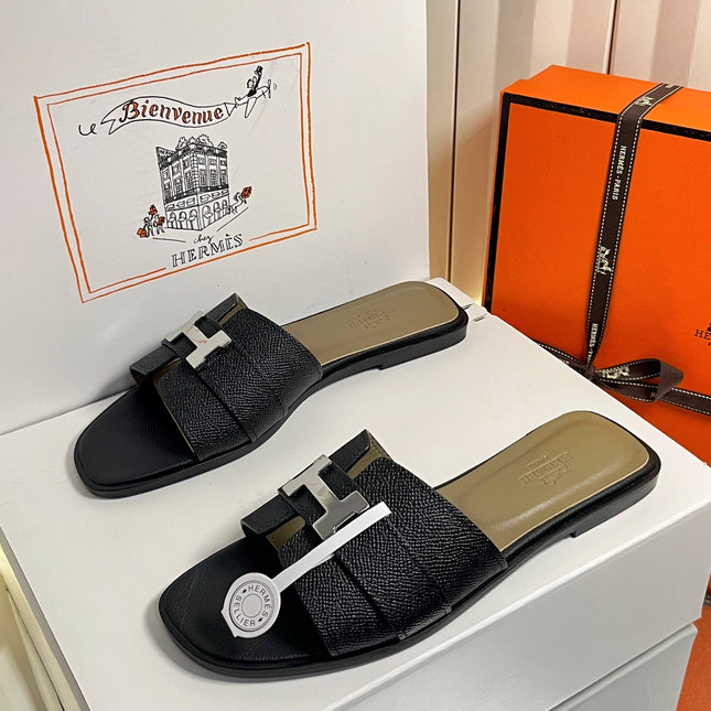 HM 26S ORAN SANDALS IN BLACK EPSOM CALFSKIN SILVER HARDWARE
