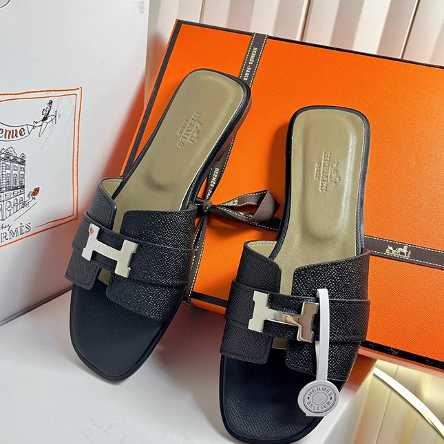 HM 26S ORAN SANDALS IN BLACK EPSOM CALFSKIN SILVER HARDWARE