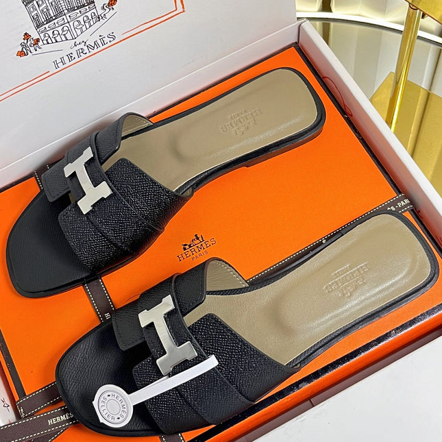HM 26S ORAN SANDALS IN BLACK EPSOM CALFSKIN SILVER HARDWARE