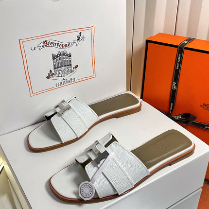 HM 26S ORAN SANDALS IN WHITE EPSOM CALFSKIN SILVER HARDWARE