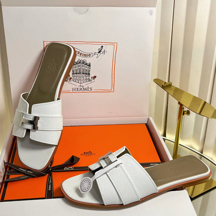 HM 26S ORAN SANDALS IN WHITE EPSOM CALFSKIN SILVER HARDWARE