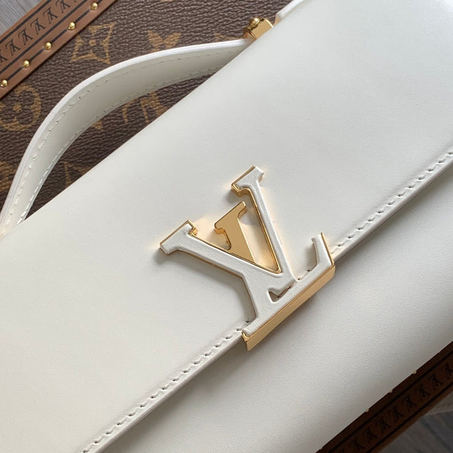 WALLET ON CHAIN CAPUCINES 23 IN WHITE SMOOTH CALFSKIN GOLD HARDWARE