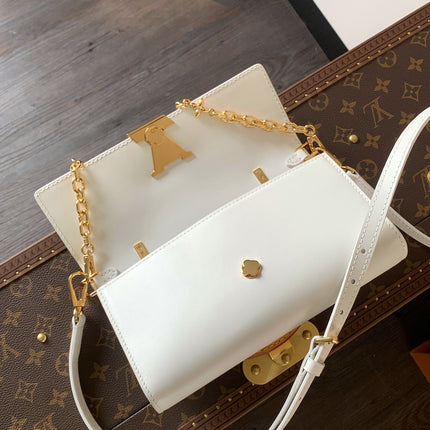 WALLET ON CHAIN CAPUCINES 23 IN WHITE SMOOTH CALFSKIN GOLD HARDWARE