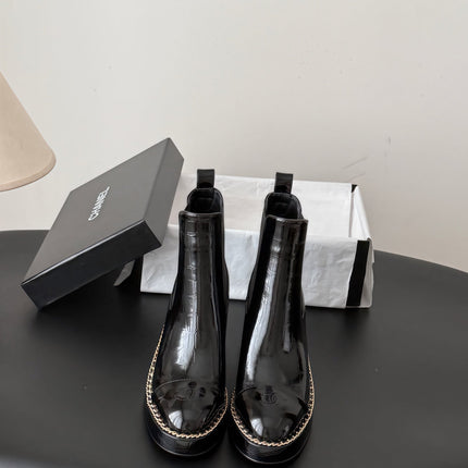 CHANEL 26S CHELSEA ANKLE BOOTS 70 MM IN BLACK EMBOSSED AND PATENT