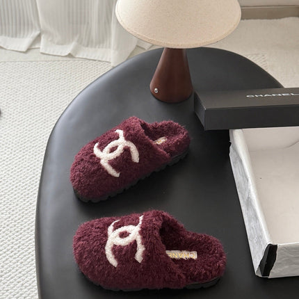 CHANEL 26S SLIDE SANDALS IN BURGUNDY SHEARLING UPPER AND LINING WITH WHITE CC LOGO