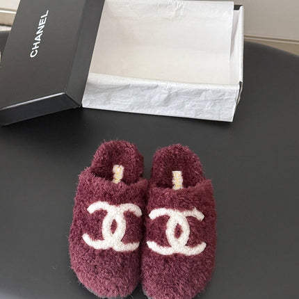 CHANEL 26S SLIDE SANDALS IN BURGUNDY SHEARLING UPPER AND LINING WITH WHITE CC LOGO
