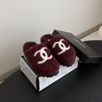 CHANEL 26S SLIDE SANDALS IN BURGUNDY SHEARLING UPPER AND LINING WITH WHITE CC LOGO
