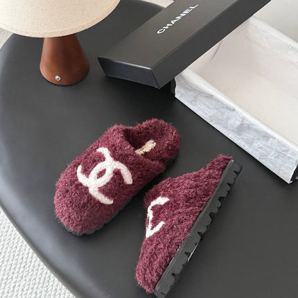 CHANEL 26S SLIDE SANDALS IN BURGUNDY SHEARLING UPPER AND LINING WITH WHITE CC LOGO