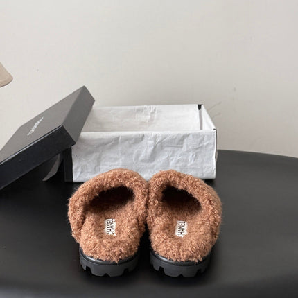 CHANEL 26S SLIDE SANDALS IN CAMEL BROWN SHEARLING UPPER AND LINING WITH WHITE CC LOGO