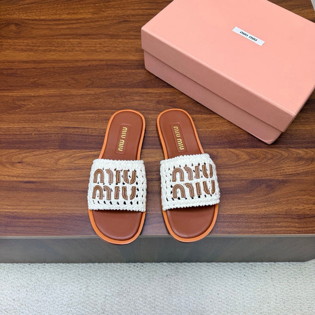 MIUMIU 26S CROCHET SLIDE SANDALS IN WHITE WOOL AND BROWN CALFSKIN