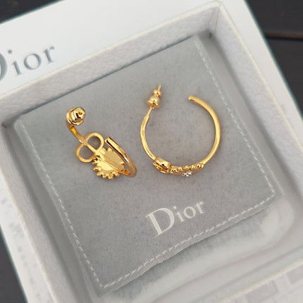 CD 26S DAISY LOGO HOOP EARRINGS IN GOLD TONE METAL 646460