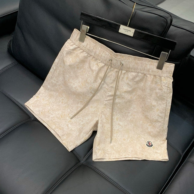 MONCLER 26S SHORTS 687