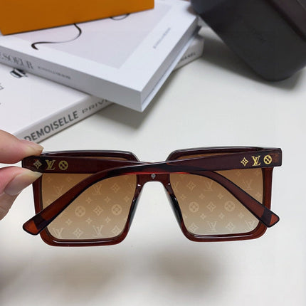 SQUARE SUNGLASS 581367 IN BROWN ACETATE MONOGRAM MASK ON LENS