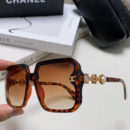 CHANEL 26S OVERSIZED SQUARE SHAPE IN ACETATE 399832