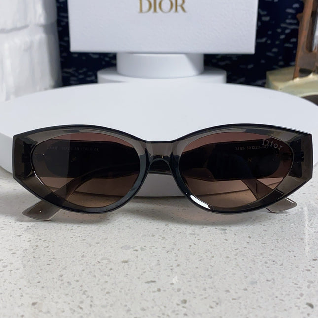 MONTAIGNE SUNGLASS 578112 IN BROWN ACETATE