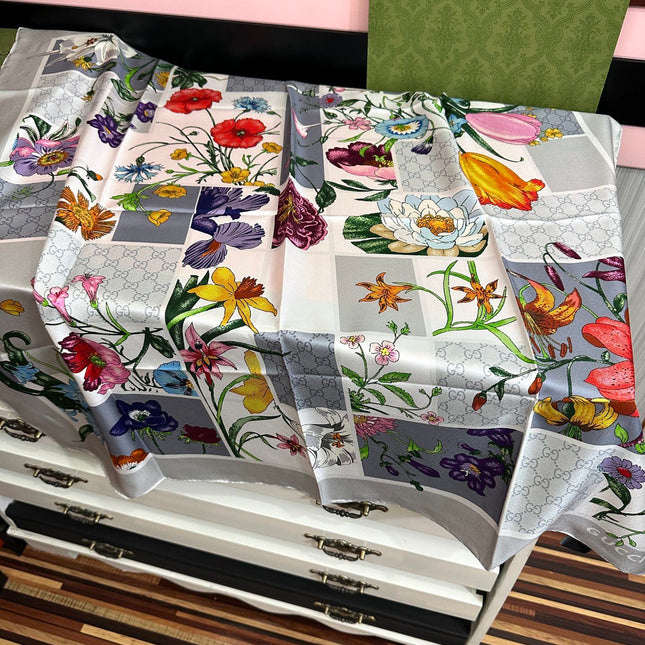 GUCCI 26S SCARF 90 IN SILK 311897