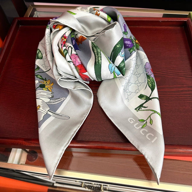 GUCCI 26S SCARF 90 IN SILK 311897