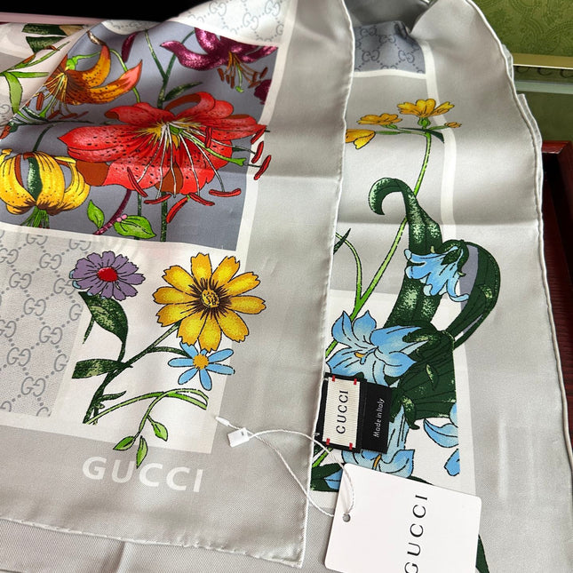 GUCCI 26S SCARF 90 IN SILK 311897