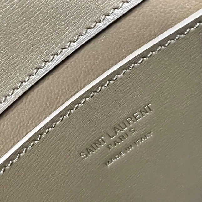 VOLTAIRE IN BOX 21 IN CARAMEL BROWN CALFSKIN GOLD LOGO
