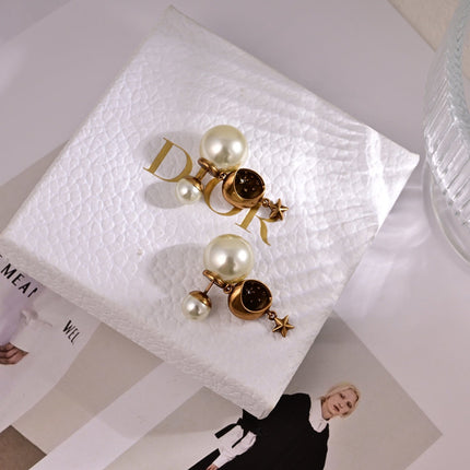 CD 26S CELESTIAL STAR PEARL DROP LOGO EARRINGS IN GOLD TONE METAL 629950