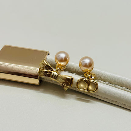 CD 26S PEARL BOW MISMATCH DROP EARRINGS IN GOLD TONE METAL 646611