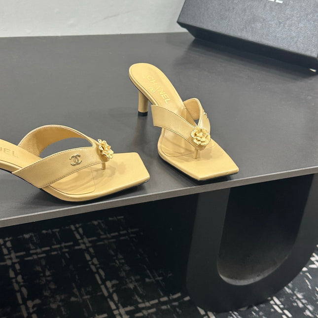 CHANEL 26S HIGH-HEEL THONG SANDALS IN LIGHT YELLOW LAMBSKIN WITH FLOWER DETAIL