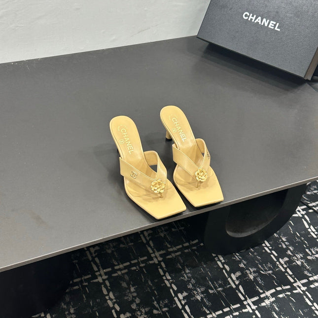 CHANEL 26S HIGH-HEEL THONG SANDALS IN LIGHT YELLOW LAMBSKIN WITH FLOWER DETAIL