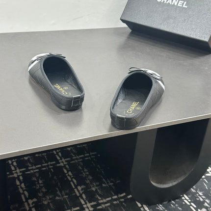 CHANEL 26S BALLET FLATS IN BLACK CALFSKIN WITH WHITE CC LOGO