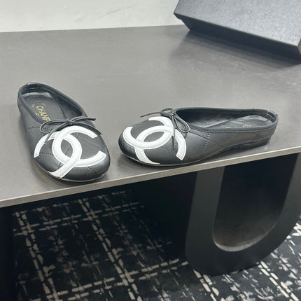 CHANEL 26S BALLET FLATS IN BLACK CALFSKIN WITH WHITE CC LOGO