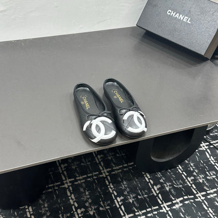 CHANEL 26S BALLET FLATS IN BLACK CALFSKIN WITH WHITE CC LOGO