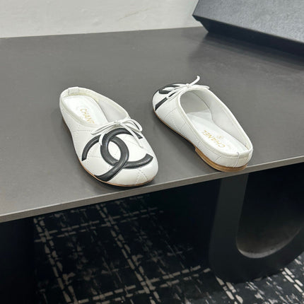 CHANEL 26S BALLET FLATS IN WHITE CALFSKIN WITH BLACK CC LOGO