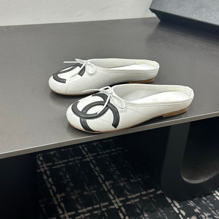 CHANEL 26S BALLET FLATS IN WHITE CALFSKIN WITH BLACK CC LOGO