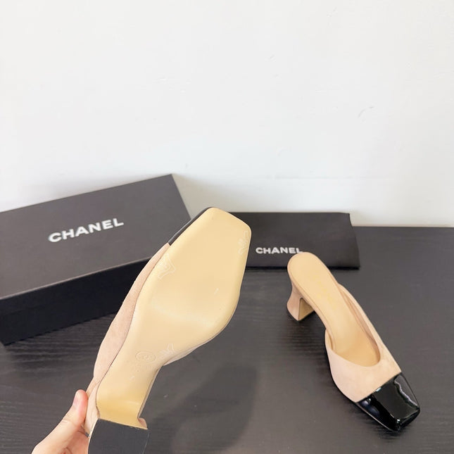 CHANEL MULES IN BLACK AND BEIGE SUEDE