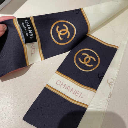 CHANEL 26S TWILLY SCARF IN SILK 424006