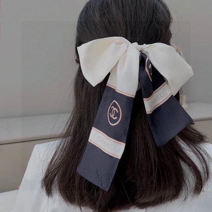 CHANEL 26S TWILLY SCARF IN SILK 424006