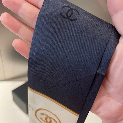 CHANEL 26S TWILLY SCARF IN SILK 424005