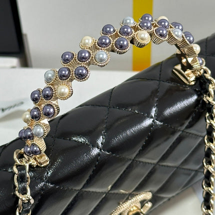 PEARL HANDLE FLAP BAG 18 IN BLACK SHINY LAMBSKIN