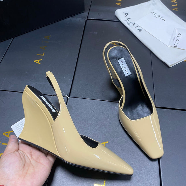 ALAIA 26S WEDGE SLINGBACKS 95 MM IN BEIGE PATENT CALFSKIN