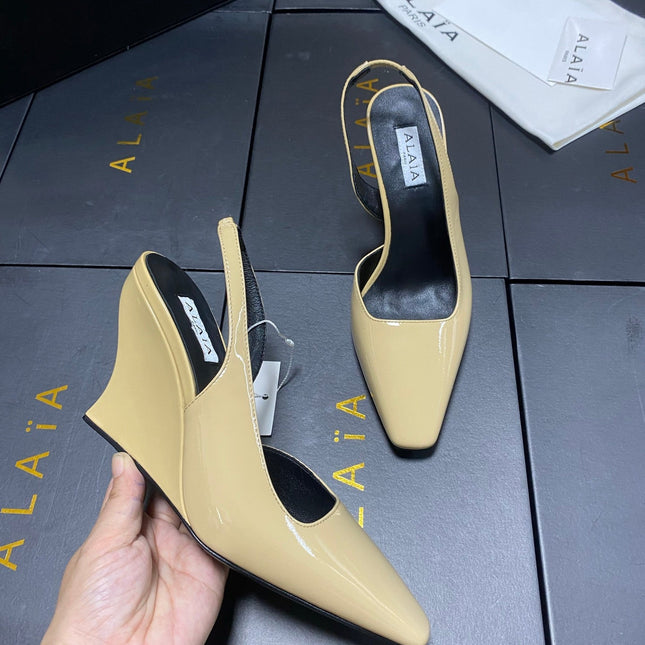 ALAIA 26S WEDGE SLINGBACKS 95 MM IN BEIGE PATENT CALFSKIN