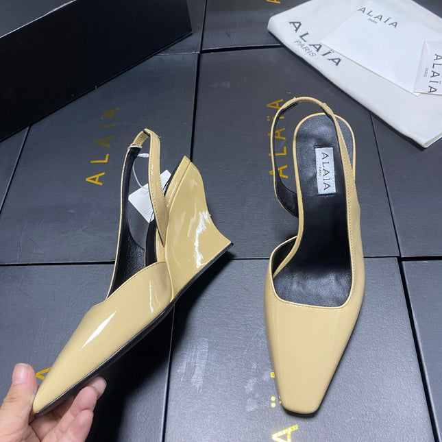 ALAIA 26S WEDGE SLINGBACKS 95 MM IN BEIGE PATENT CALFSKIN