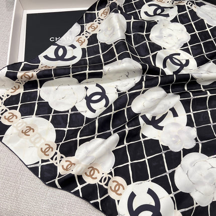 CHANEL 26S SCARF 90 IN SILK 311804