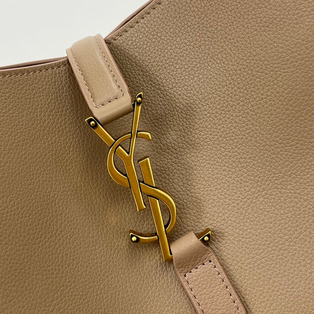 LE 5 À 7 LARGE SUPPLE 31 IN LIGHT BROWN GRAINED CALFSKIN