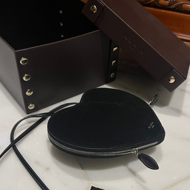 LE COEUR BAG 21 IN BLACK SUEDE