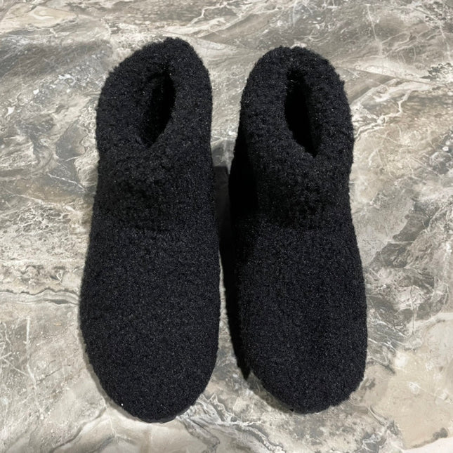 PRADA 26S ANKLE BOOTS IN BLACK FUR