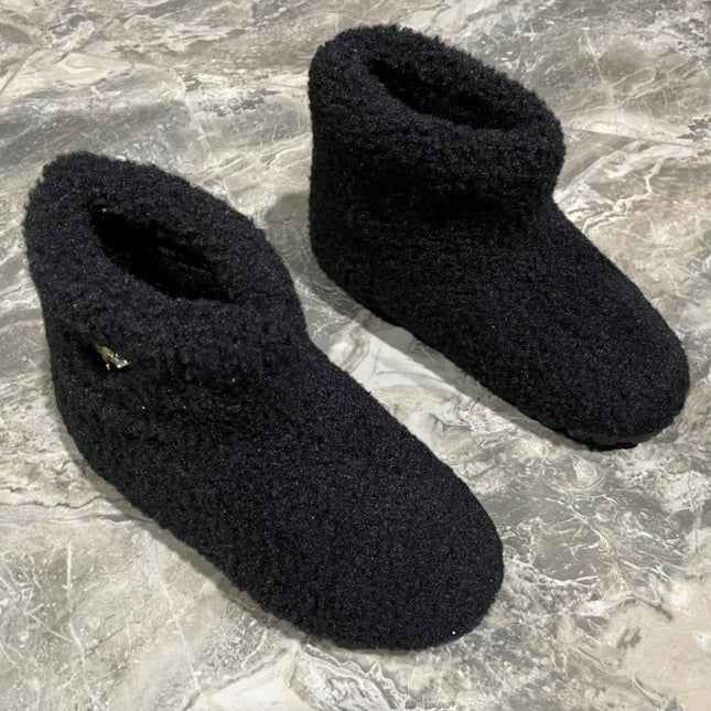 PRADA 26S ANKLE BOOTS IN BLACK FUR