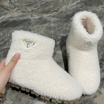 PRADA 26S ANKLE BOOTS IN WHITE FUR