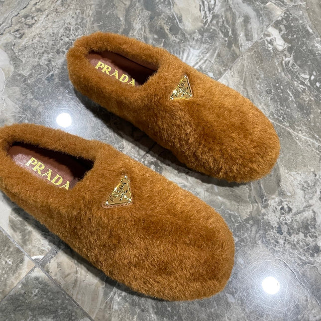 PRADA 26S SLIPPERS IN CARAMEL BROWN WOOL