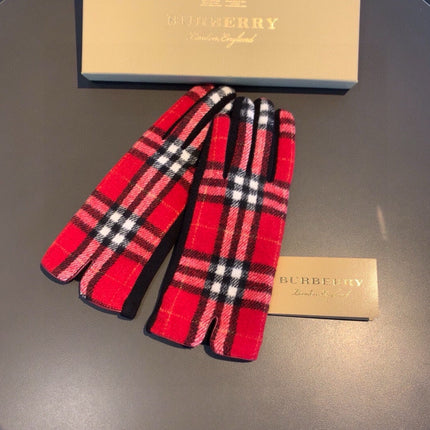 GLOVES IN CHERRY RED AND BLACK WOOL 448245