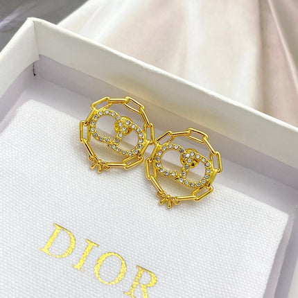 CD 26S CRYSTAL CHAIN LOGO STUD EARRINGS IN GOLD TONE METAL 645655